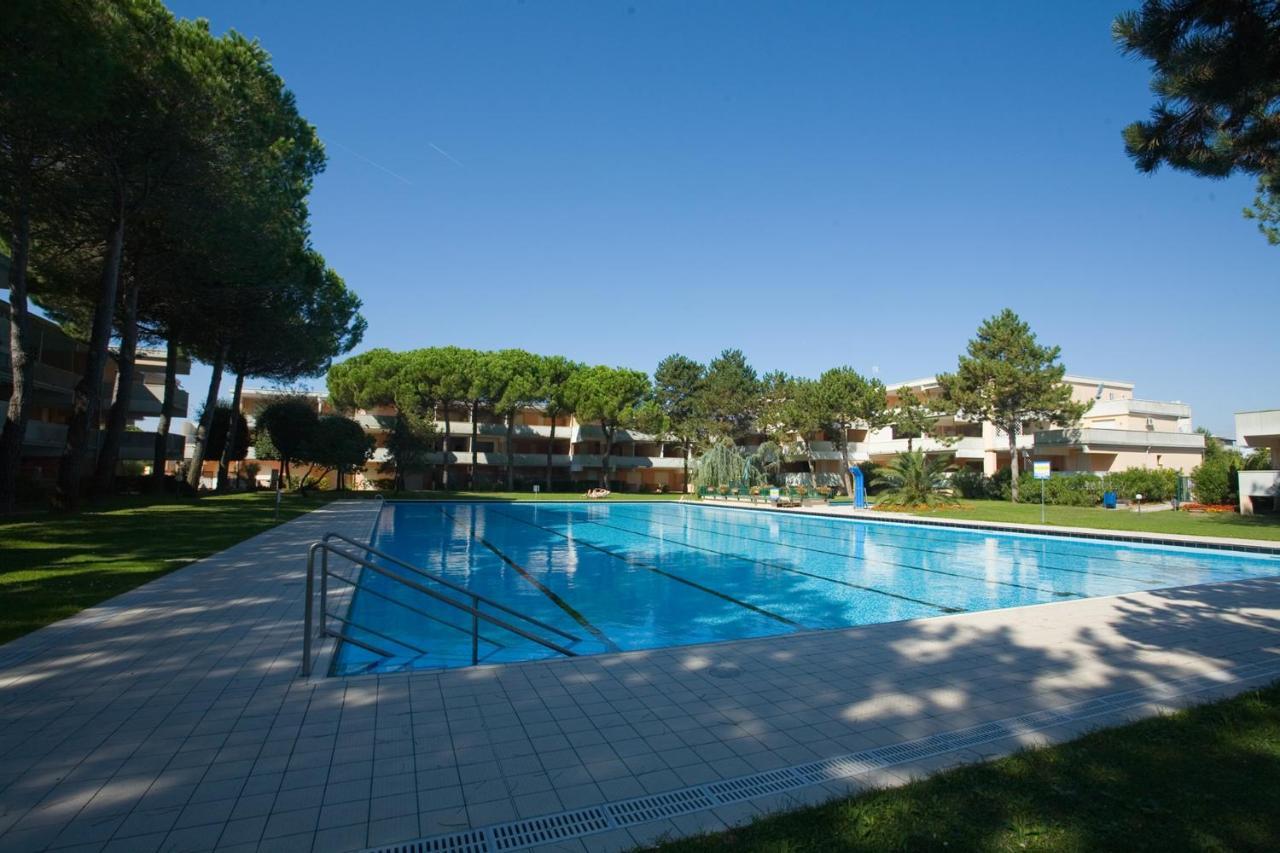 Solarium/Piscina Villa Bibione Exterior photo