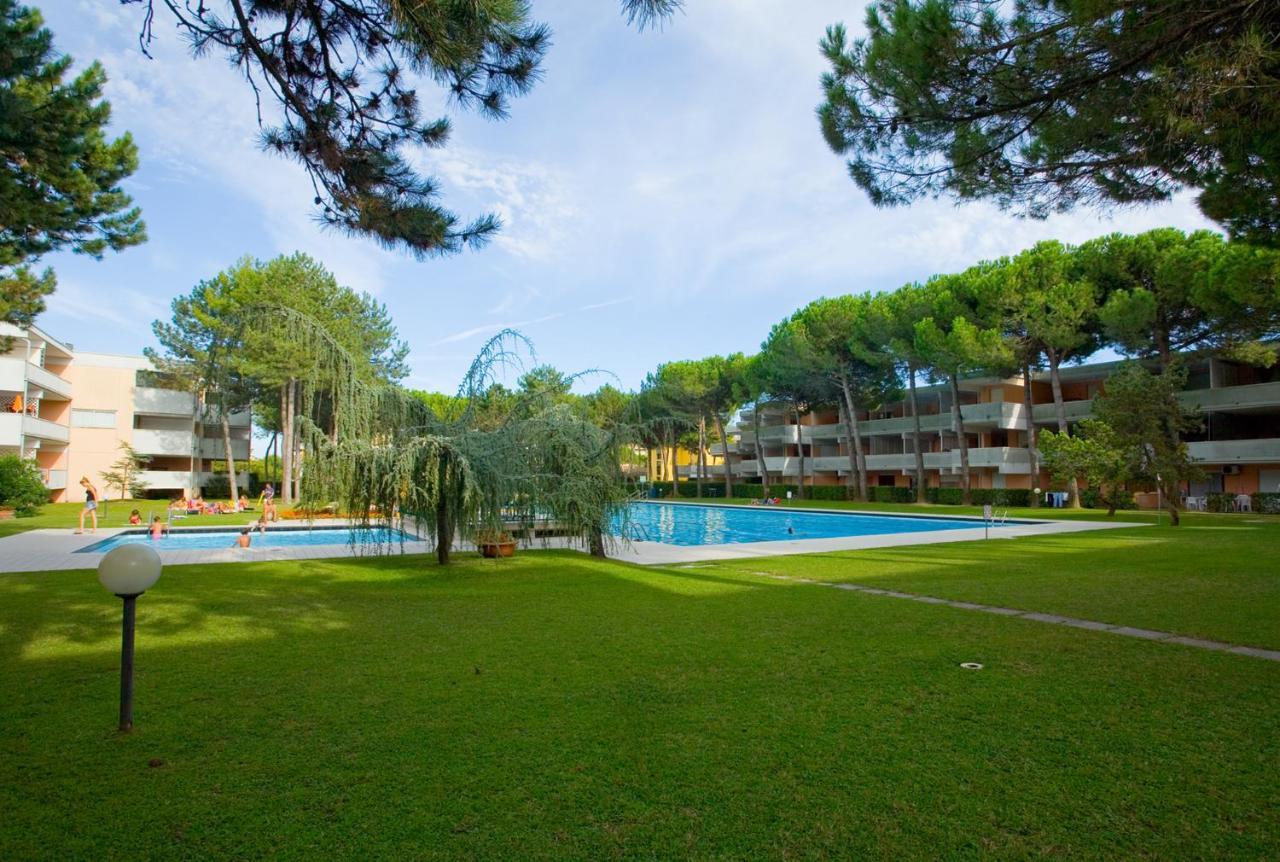 Solarium/Piscina Villa Bibione Exterior photo