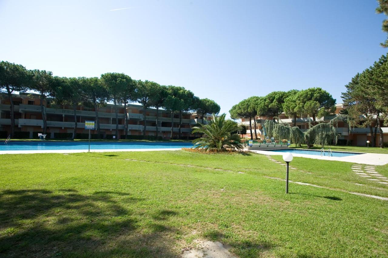 Solarium/Piscina Villa Bibione Exterior photo