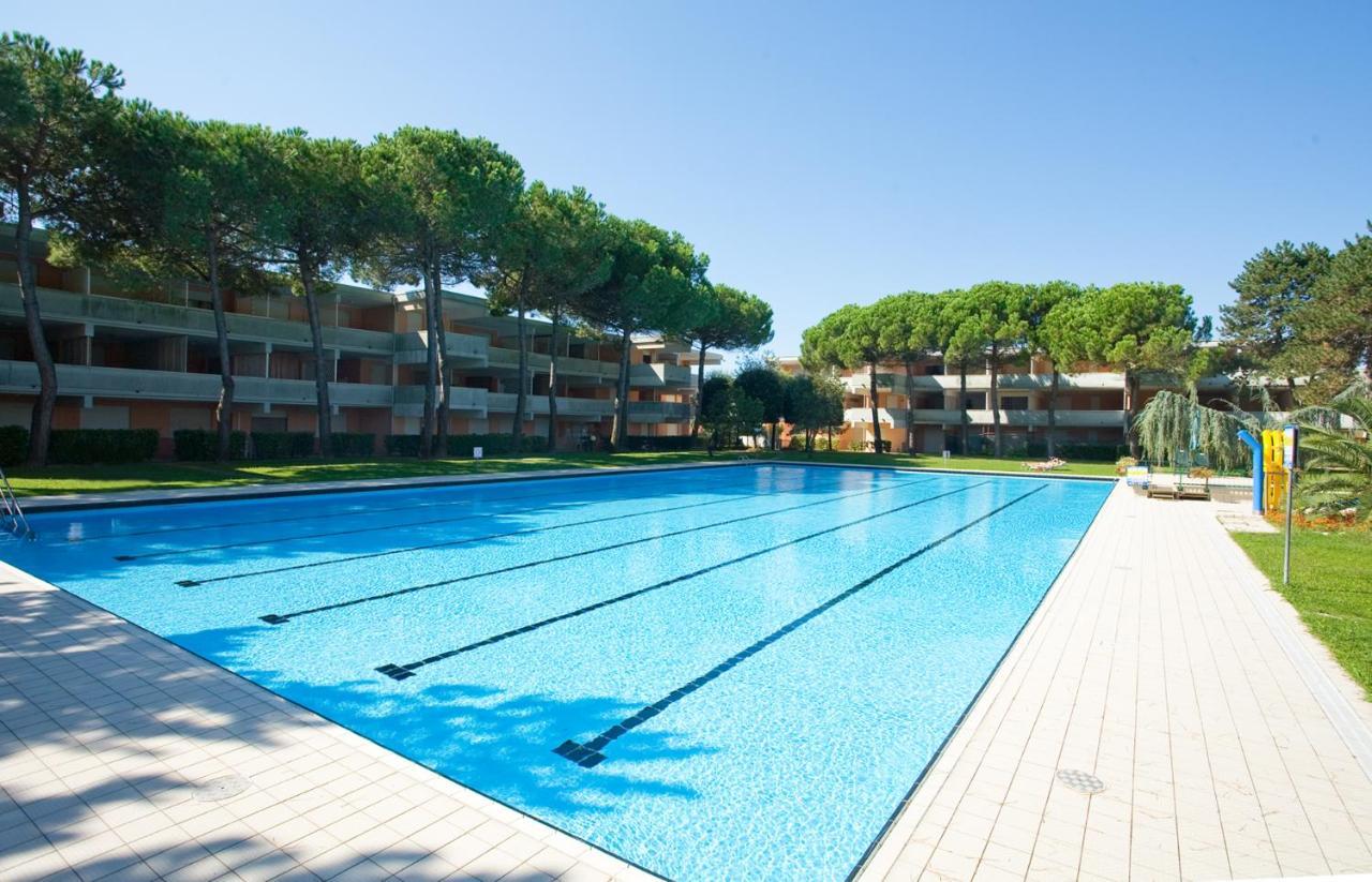 Solarium/Piscina Villa Bibione Exterior photo